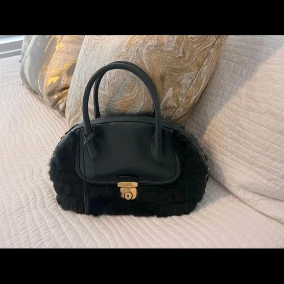 Authentic Salvatore Ferragamo rabbit fur green bag with crossbody strap - Picture 1 of 7